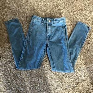 NWT H&M Skinny Light Blue Jeans (Size 6)